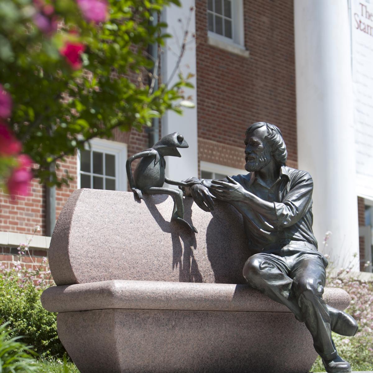 Jim Henson and Kermit the Frog in conversation statue