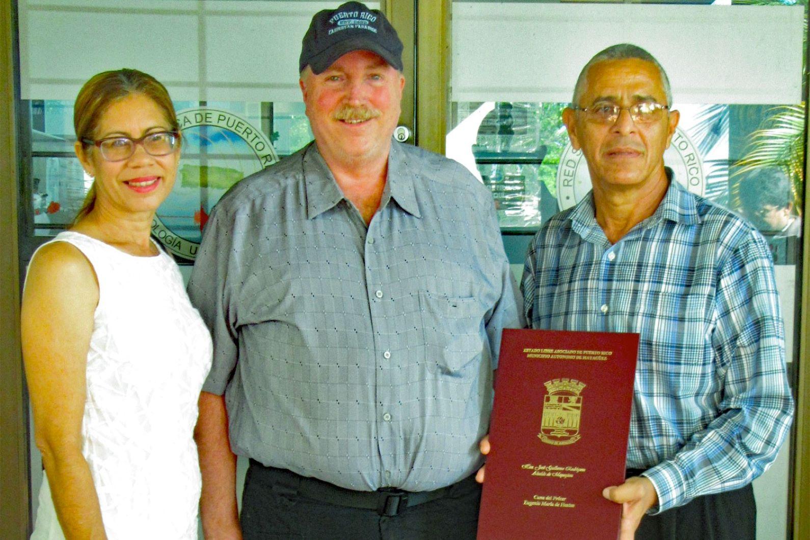 Rocky Lopes presented with City of Mayagüez Puerto Rico Honorary Citizenship